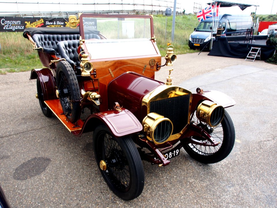 1910_Straker_Squire_2800cc,_Nr519,_pic1