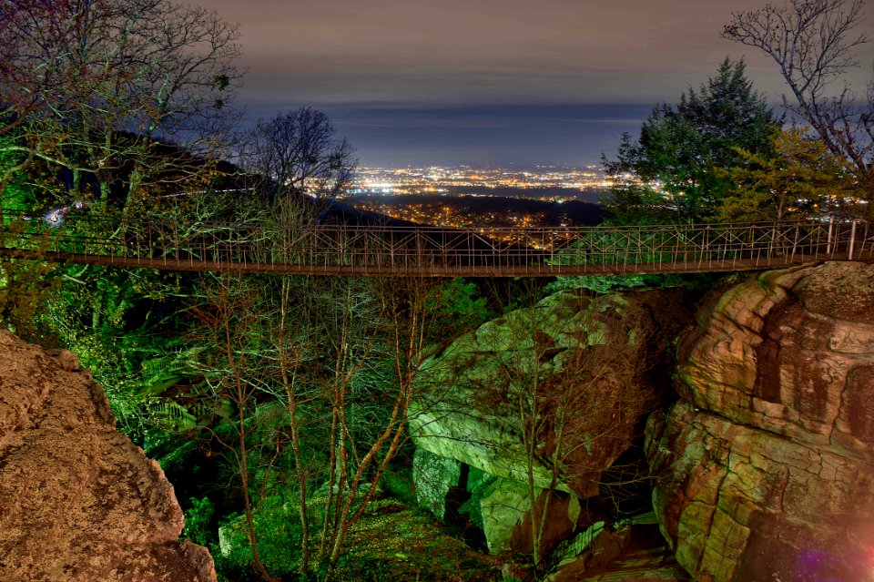 19-33-043-rock-city