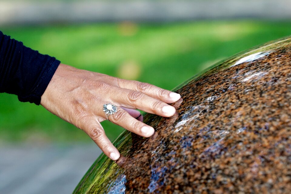 Stone contact moisture