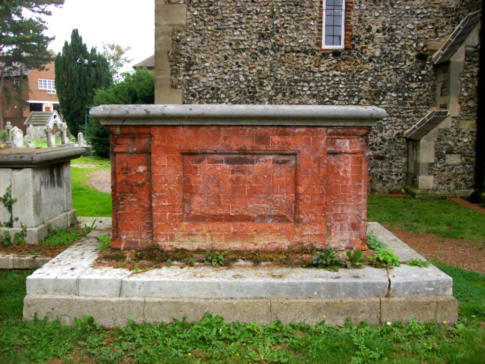 18th_century_tomb,_St_Nicholas,_Thames_Ditton