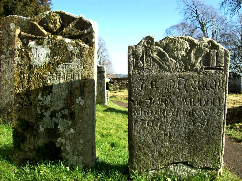 18th_century_gravestones,_Buxted