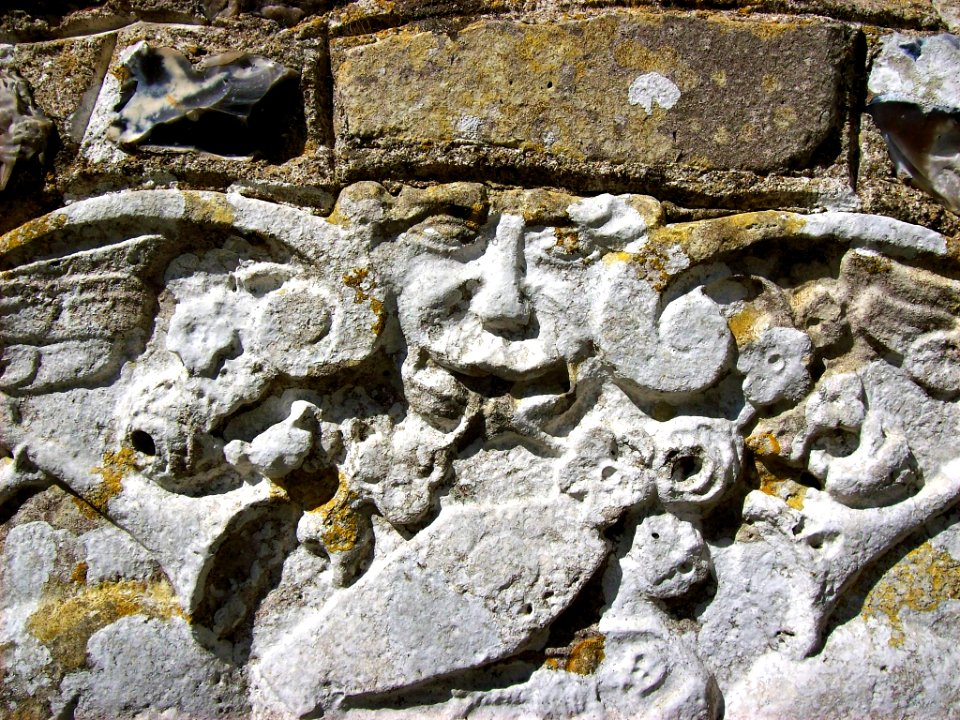 18th_century_headstone,_Barcombe_02