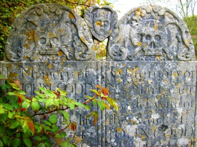 18th_century_headstone,_Kemsing