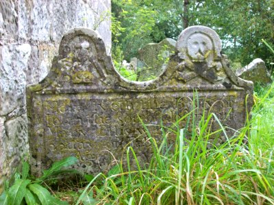 18th_century_tombstone,_Salehurst