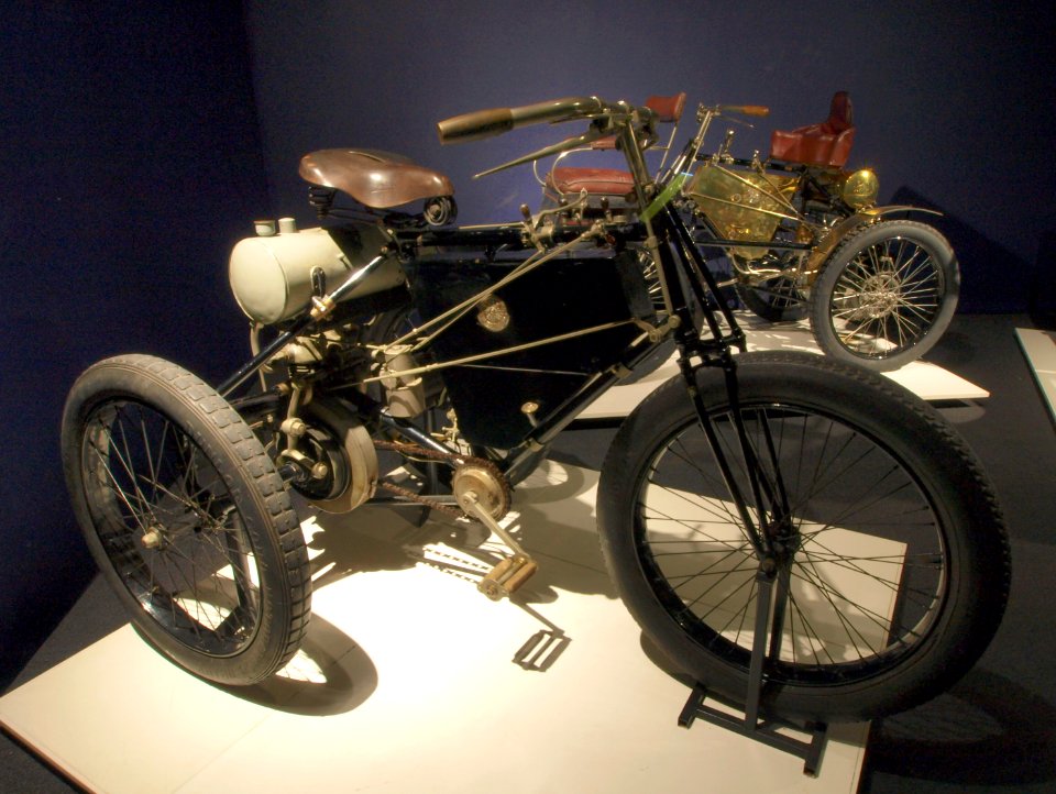 1900_De_Dion-Bouton_Tricycle