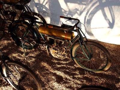 1905_Griffon,_Course_sur_piste,_4cv,_Musée_de_la_Moto_et_du_Vélo,_Amneville,_France,_pic-001