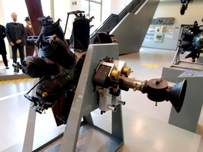 1910_Gnôme_Double_Omega_14-Cylinder_aircraft_engine_pic2