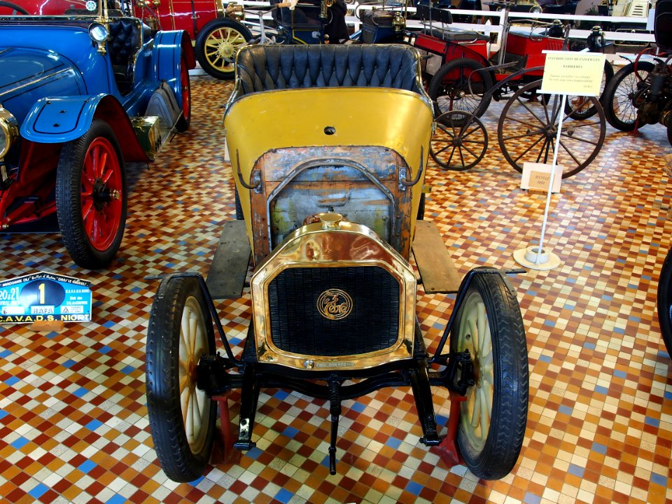 1910_Le_Zebre,_1_cylinder,_at_the_Musée_Automobile_de_Vendée_pic-2
