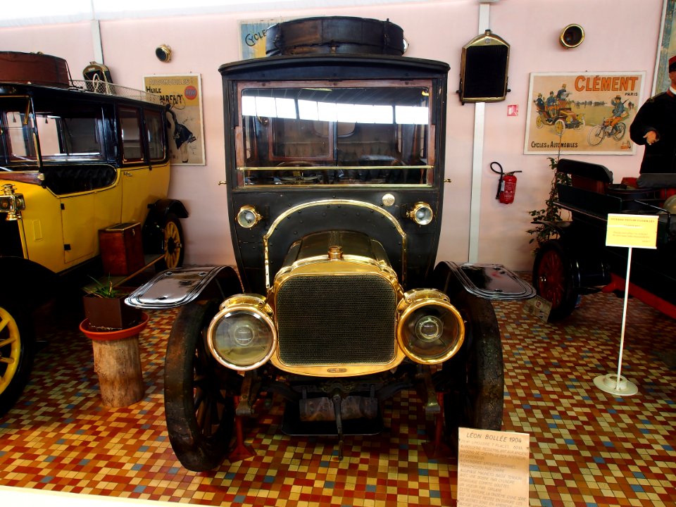 1904_Leon_Bollee_20cv_at_the_Musée_Automobile_de_Vendée_pic2