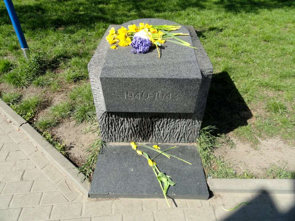 19-04-2018_Trakt_Pamięci_Męczeństwa_i_Walki_Żydów,_Stawki-Dzika
