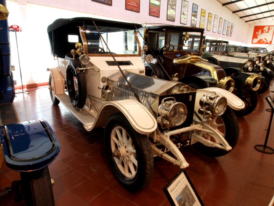 1911_Rolls-Royce_Silver_Ghost_40slash50hp,_7434cc,_100kmh_photo1