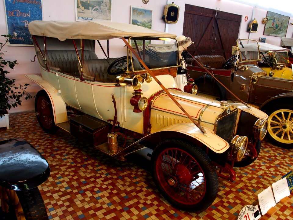 1912_Brasier_C10,_4cyl_12cv,_carrosserie_RHEDA_à_Ivry,_at_the_Musée_Automobile_de_Vendée_pic-3