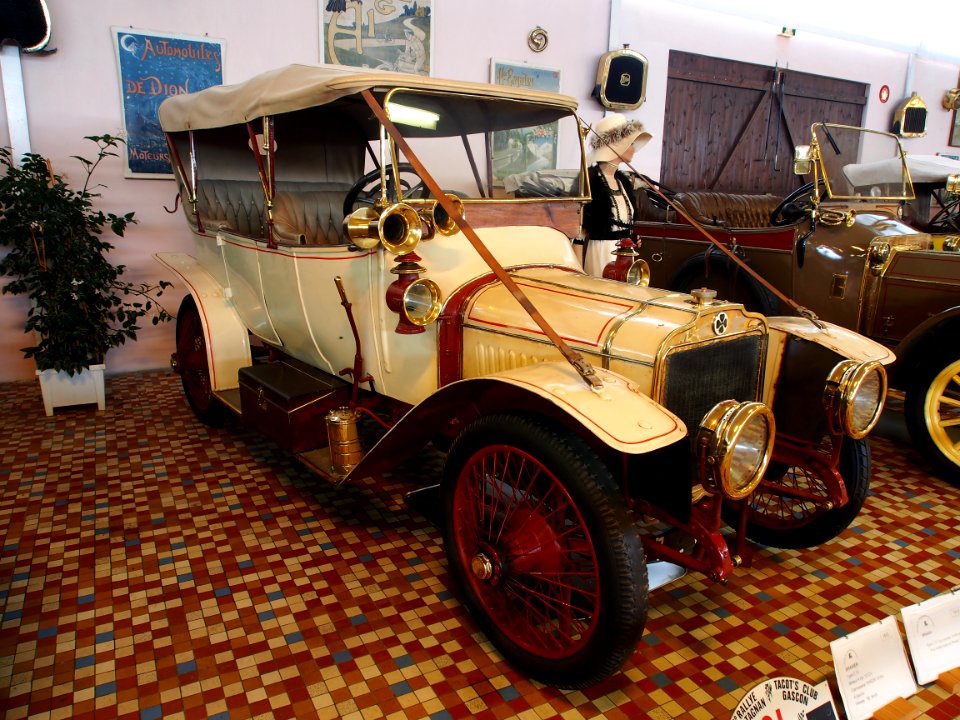1912_Brasier_C10,_4cyl_12cv,_carrosserie_RHEDA_à_Ivry,_at_the_Musée_Automobile_de_Vendée_pic-2