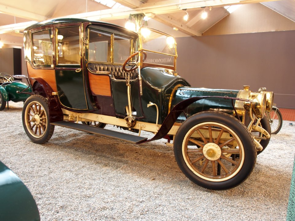 1912_Delaunay-belleville_Coupé_chauffeur_HB6,_6_cylinder,_21hp,_4423cm3,_70kmh,_photo_1