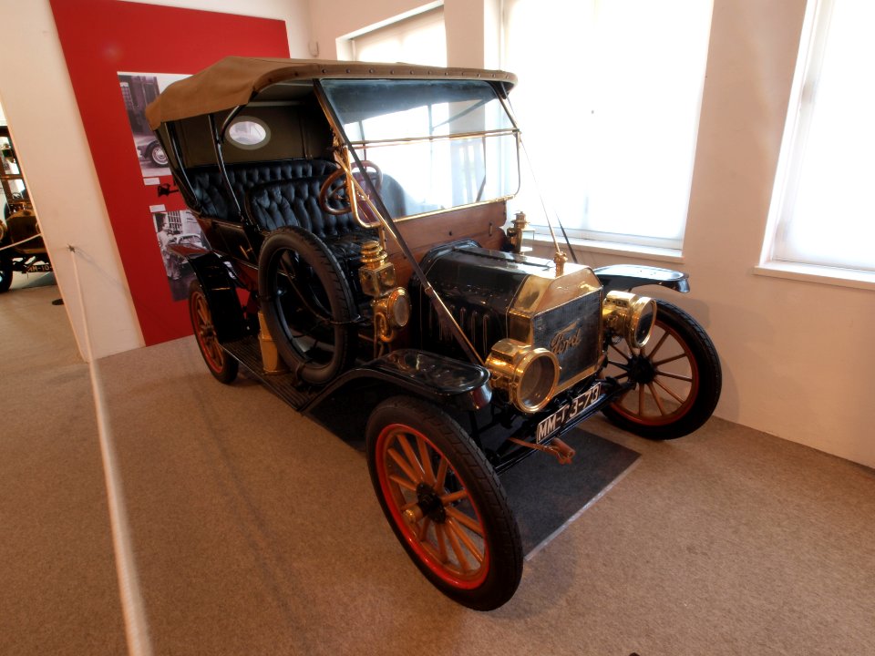 1909_Ford_T_20hp,_2898cc,_70kmh