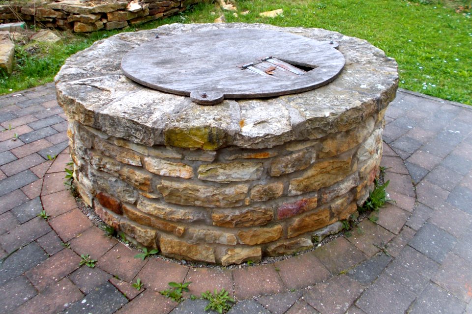 2017_Pesterwitz_Brunnen_am_Gutshof