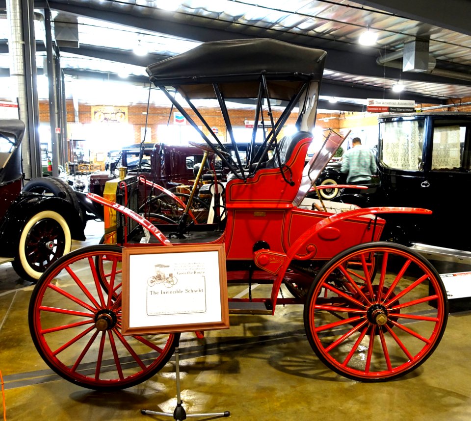 1904_Schacht_Auto-Runabout_-_Automobile_Driving_Museum_-_El_Segundo,_CA_-_DSC01743