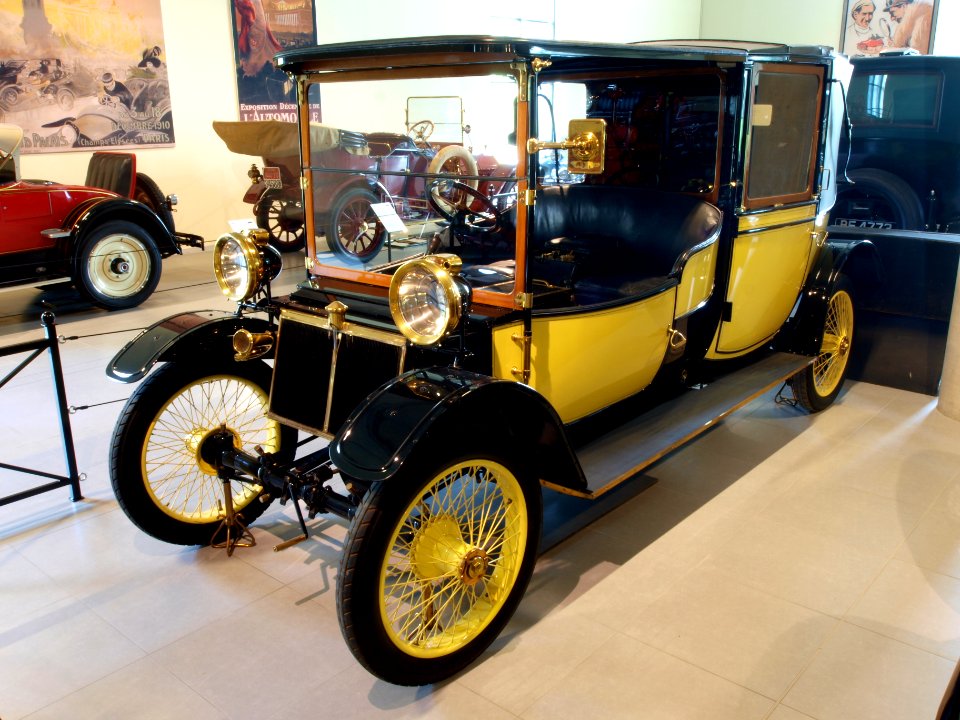 1910_Lanchester_28-HP_Landaulette_p1