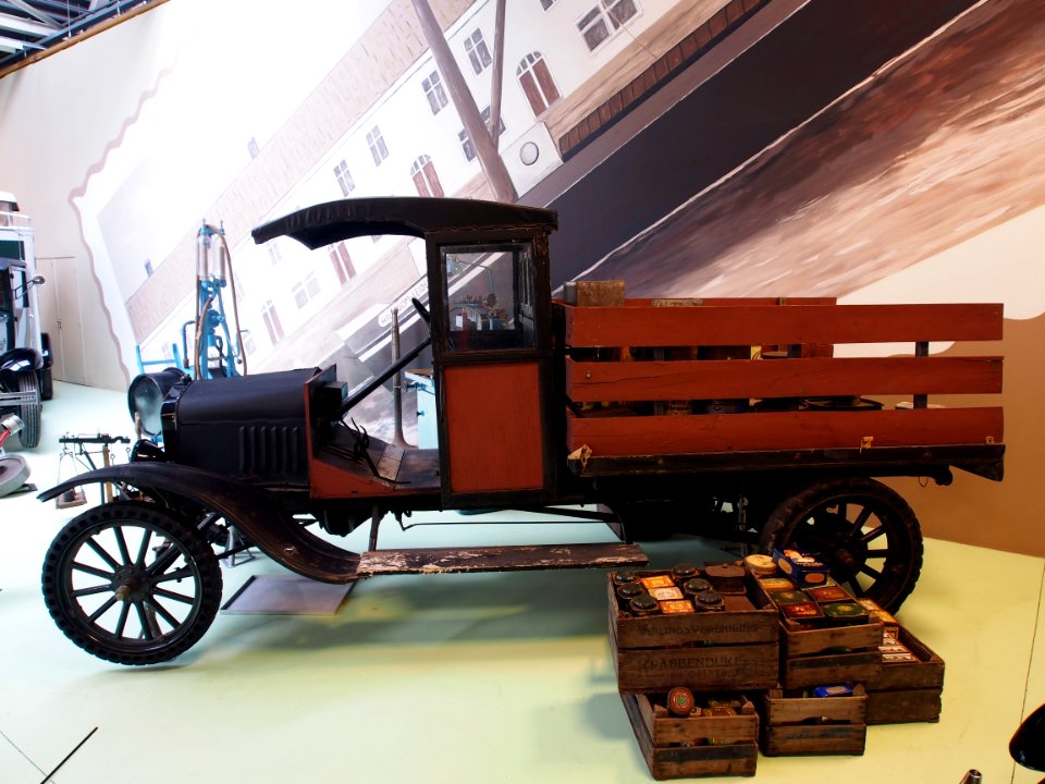 1910_Ford_T_open_truck_pic3
