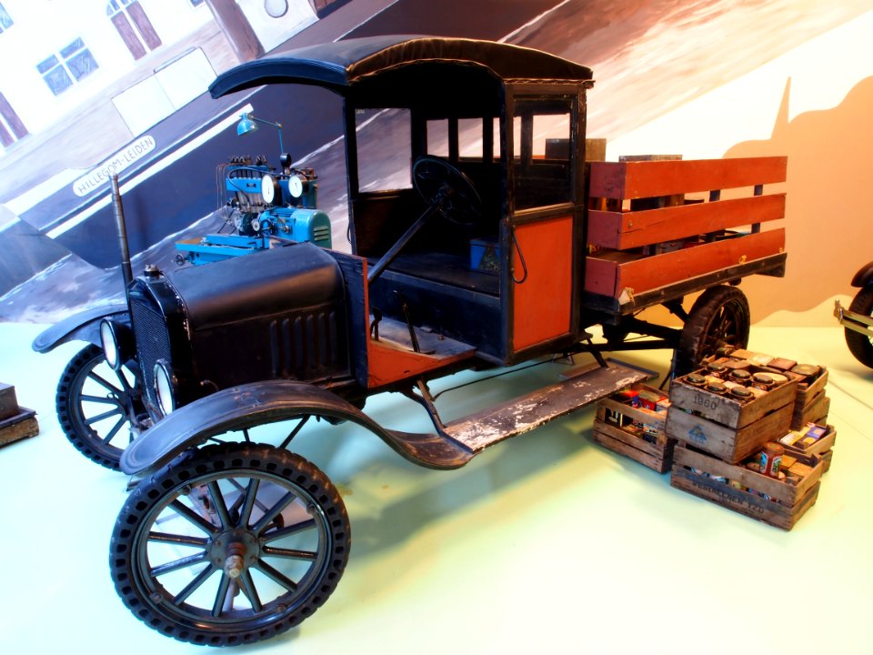 1910_Ford_T_open_truck_pic1