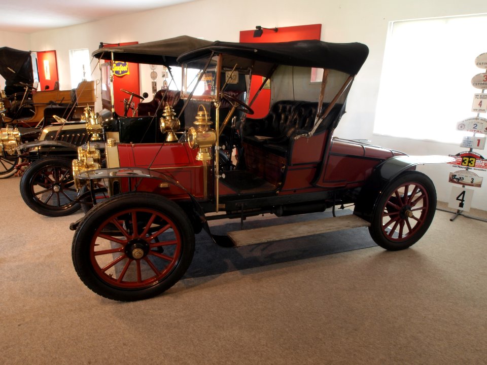 1909_UNIC_12hp_1800cc,_60kmh_photo2