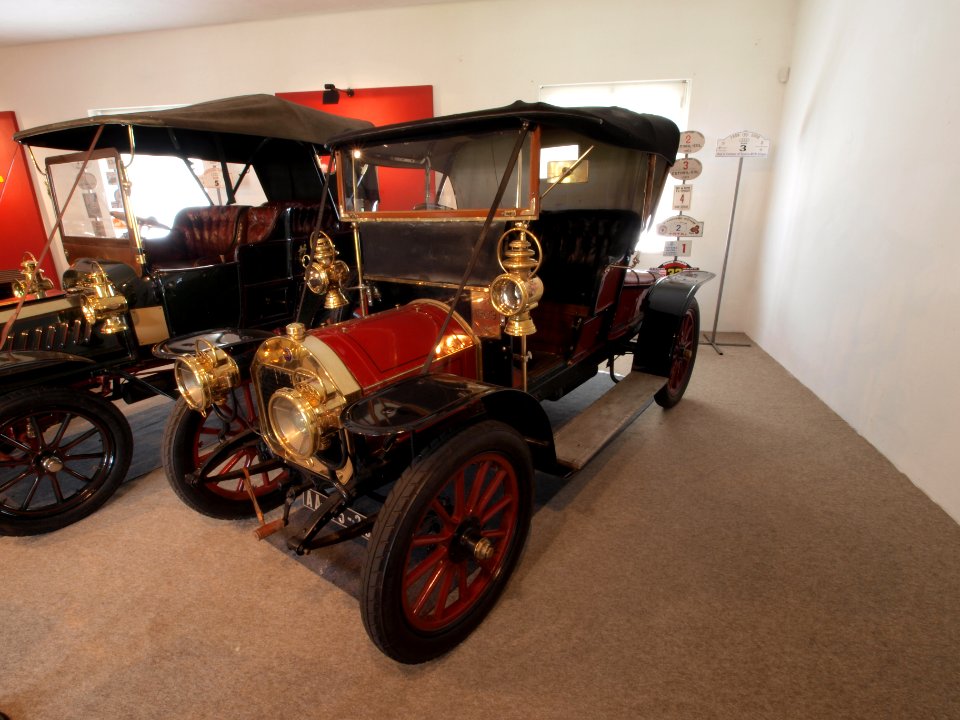 1909_UNIC_12hp_1800cc,_60kmh_photo1-1