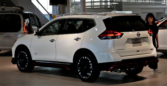 2017_Nissan_X-Trail_Hybrid_NISMO_Performance_Package_rear