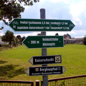 2017_Kleinopitz_Wanderwegweiser_Kreuzstraße
