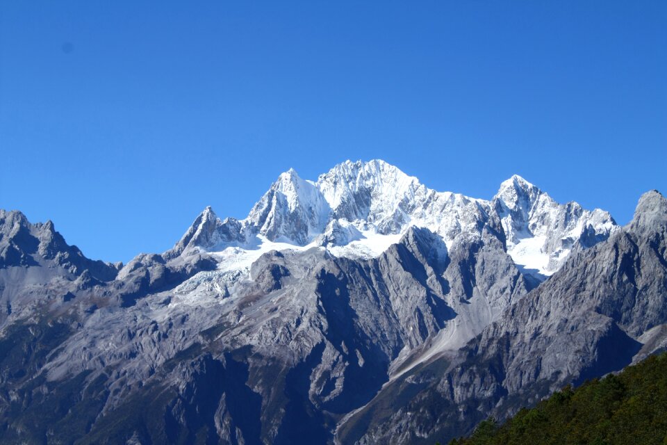 Lijiang the jade dragon snow mountain yak meadow