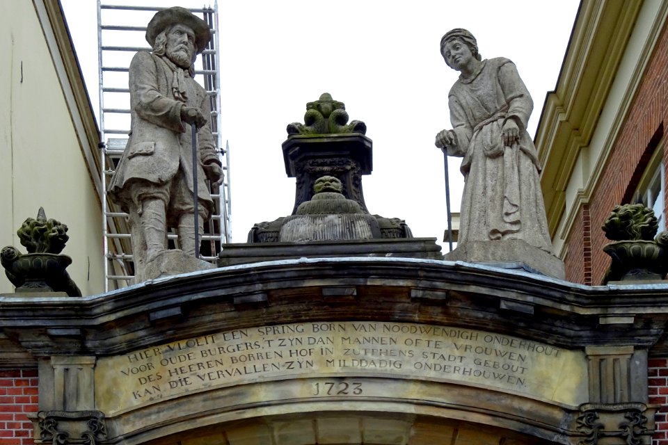 20160917_Beelden1_op_poort_Oude_Bornhof_Zutphen