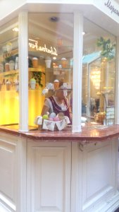 20160811_122957_Interiors_of_Moscow_GUM