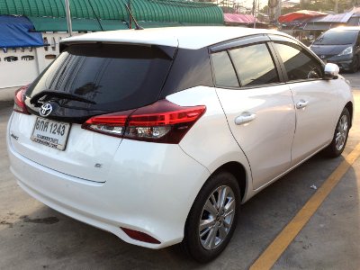 2017-2018_Toyota_Yaris_(XP150)_E_Hatchback