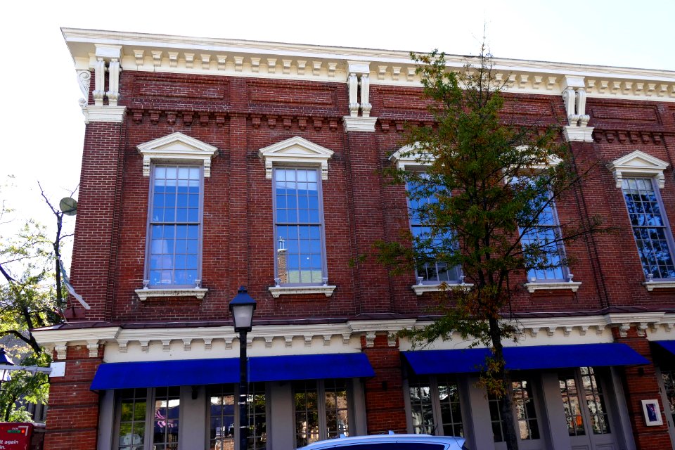 2017.10.27.121227_Old_building_King_Street_x_S_Union_Street_Alexandria_Virginia_USA