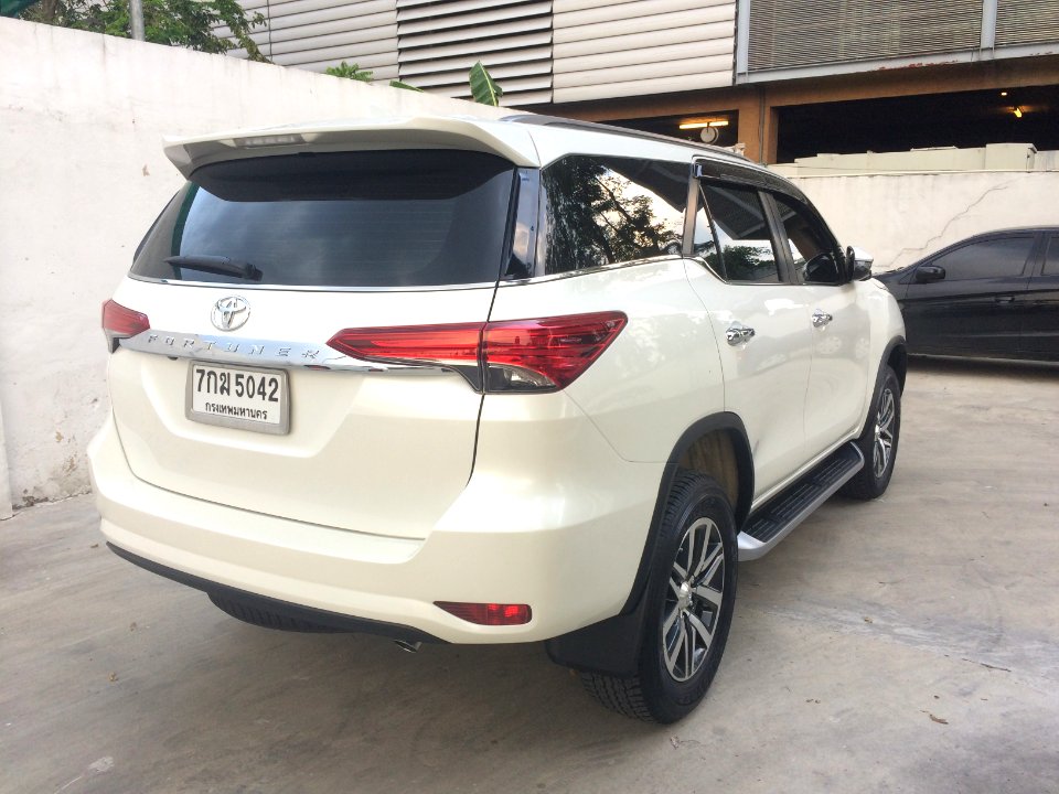 2017-2018_Toyota_Fortuner_(AN160)_2.4_V_SUV_(22-03-2018)_04