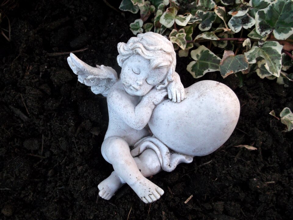 Cemetery figure rest