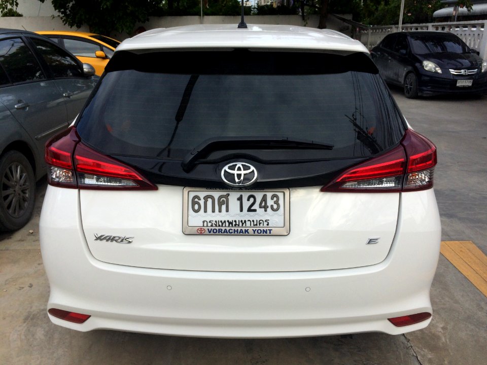 2017-2018_Toyota_Yaris_(XP150)_E_Hatchback_(17-09-2018)_06