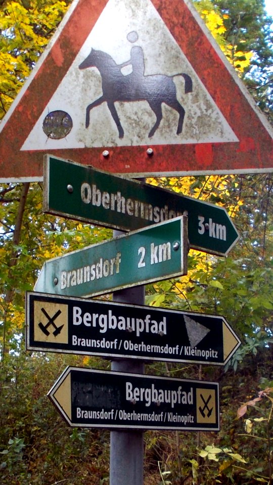 2017_Wanderwegweiser_Tharandt_Abzweig_Großopitz