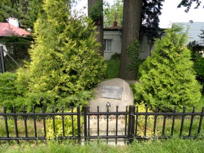 2017_Tablica_pamiątkowa_pamięci_Ewarysta_Backiego,_Warszawa_ulica_Farysa