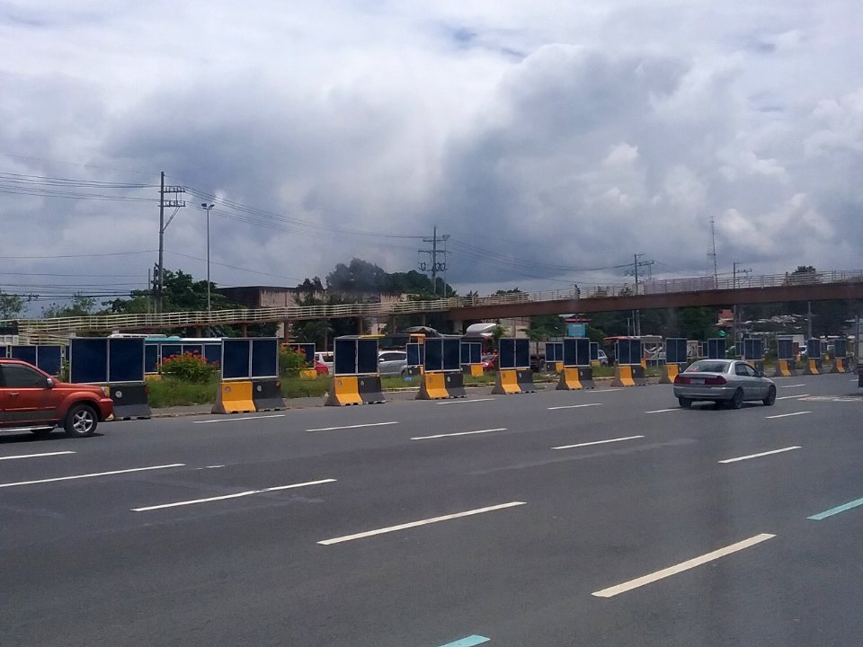 2017-08-05_10-46-50_Ginagawang_MRT-7,_Commonwealth_Avenue,_Lungsod_Quezon
