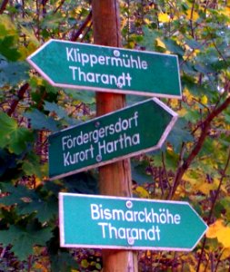 2017_Tharandt_Wanderwegweiser_Fröschelteich