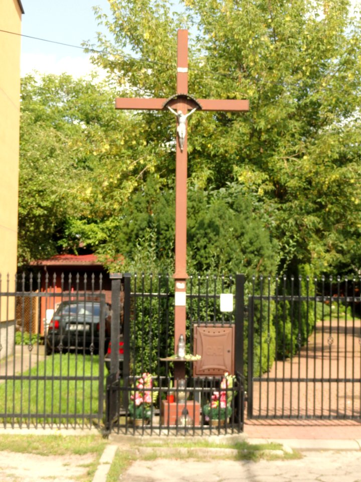 2017_Warszawa_Paderewskiego_rejon_Montera_krzyż