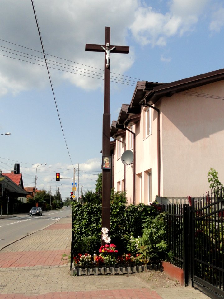 2017_Warszawa_Paderewskiego_rejon_Zawodowej_krzyż