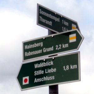 2017_Somsdorf_Wanderwegweiser_Gelber_Balken
