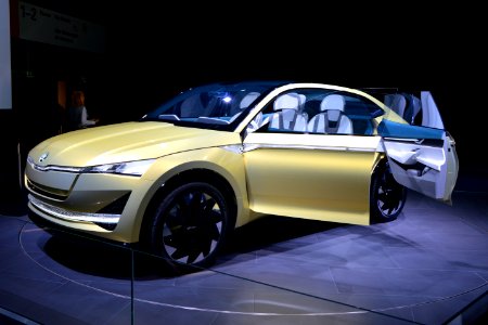 2017_Skoda_Vision_E._Spielvogel_2