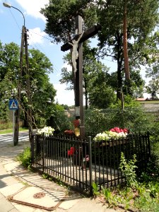 2017_Warszawa-Wesoła_Sikorskiego-Czarnieckiego_krzyż
