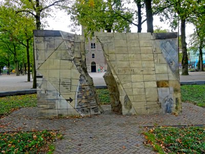 20151007_Opengescheurde_Archiefdoos_Kees_van_Renssen_Emmen