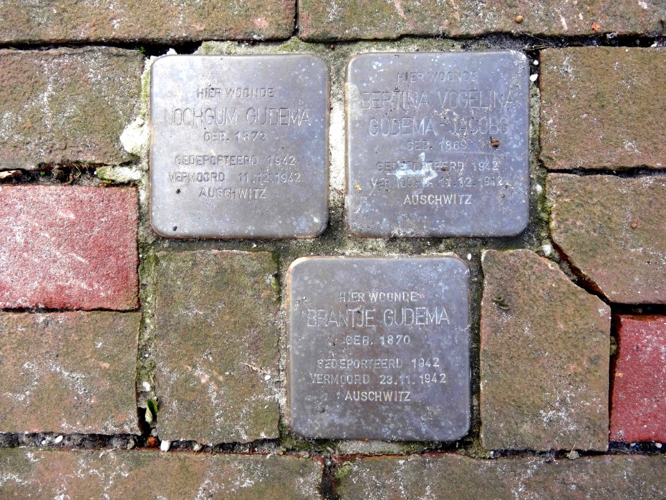 20150907_Stolpersteine_Stadskanaal_Hofje_15_en_26
