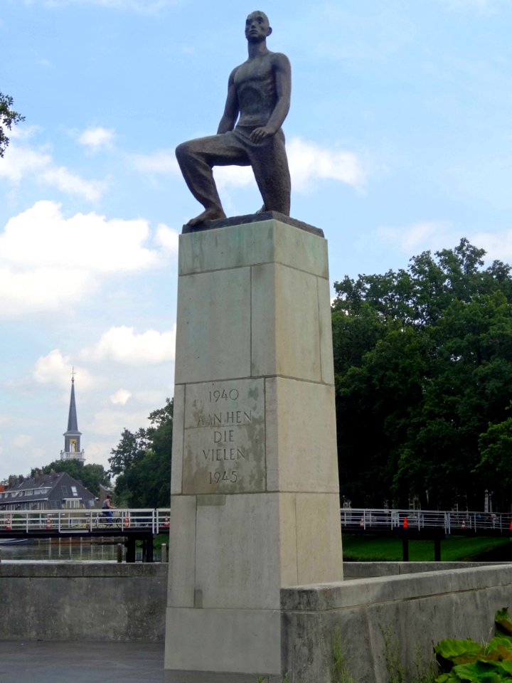 20150819_Oorlogsmonument_door_Titus_Leeser_Zwolle