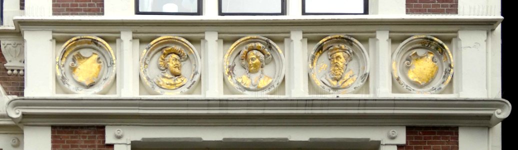 20151009_Medaillons1_Ubbo_Emmiussingel_29_Groningen