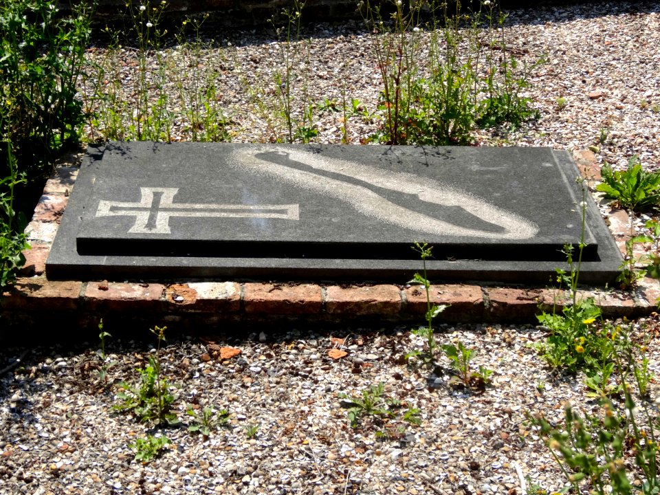 20150710_Grafmonument_oude_kerk_Ens_Schokland